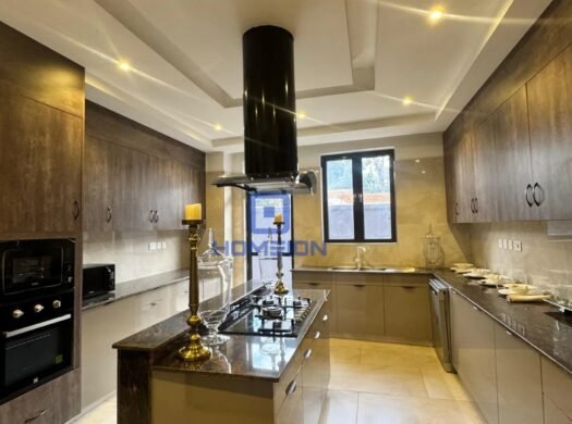 3 Bedroom Apartment For Sale in Riverside