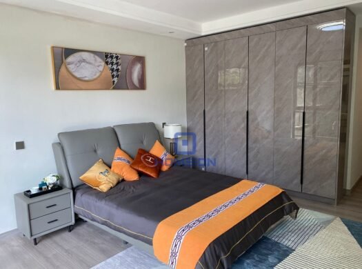 3 Bedroom Apartment For Sale in Riverside